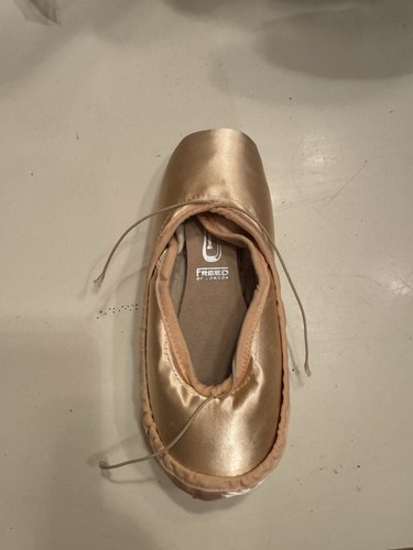 Freed london pointe shoes - of,